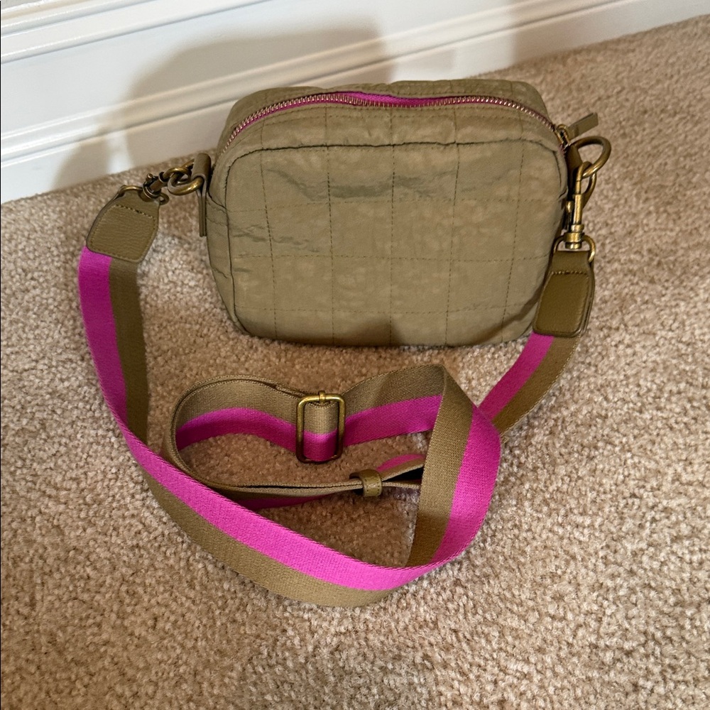 Universal Thread Olive Quilted Crossbody Bag with Pink Strap